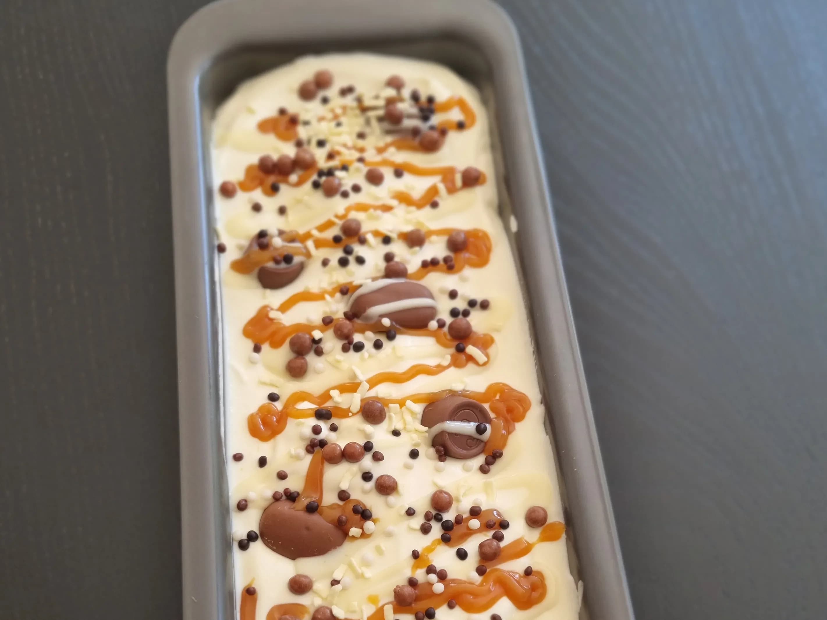 Hemmagjord glutenfri glass med dumle och center